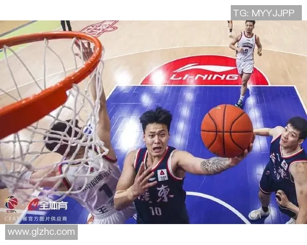 同曦队迎战广东东莞大益篮球赛全力以赴争夺胜利的激烈对决